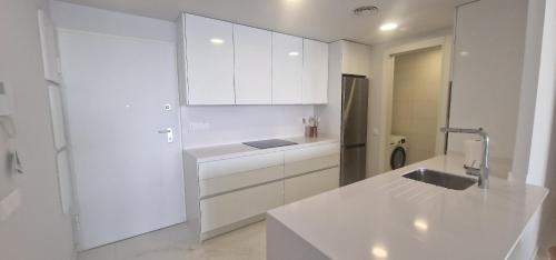 Postel nebo postele na pokoji v ubytování BENIDORM BEACH 2 dormitorios - Fincas Arena