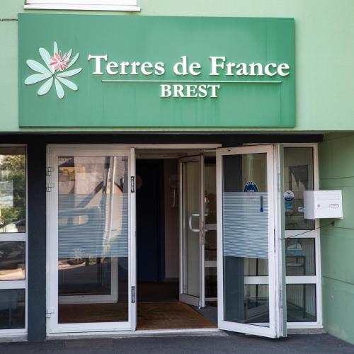 un magasin avec un signe qui dit les tigres de france le mieux dans l'établissement Terres de France Brest, à Brest