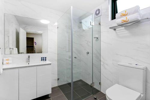 Et badeværelse på Quality Inn Sunshine Haberfield