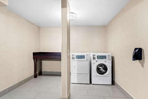 Foto dalla galleria di Comfort Inn University a Wilmington