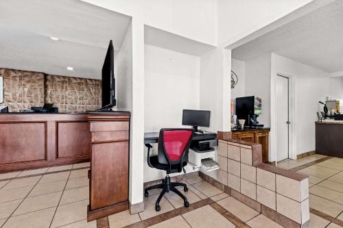 Télévision ou salle de divertissement dans l'établissement Quality Inn
