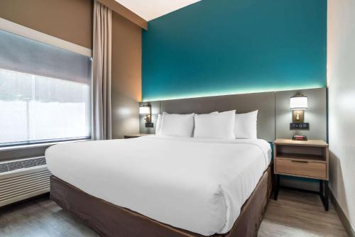 a large bed in a room with a large window at Comfort Inn & Suites in Crestview
