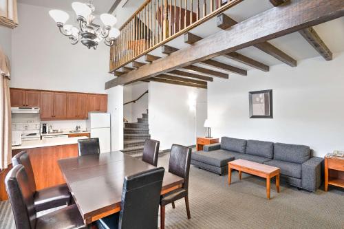 a living room with a table and a couch at Hotel Le Victorin, an Ascend Hotel Collection Member in Victoriaville