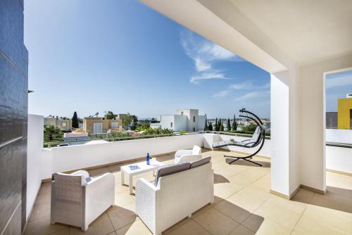 Blue Villa 3 Bedroom Villa with Optional Heated Pool Galé Albufeira