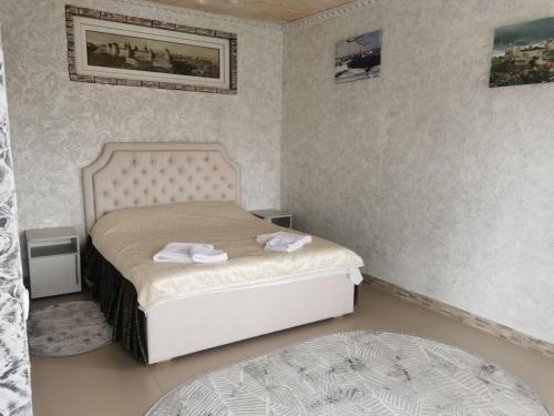 Postel nebo postele na pokoji v ubytování Monte-Kristo Hotel