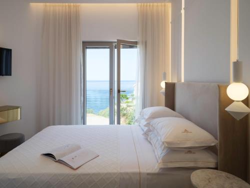 Кровать или кровати в номере Golden Luxury Suites