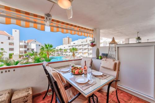 Apartment with pool view