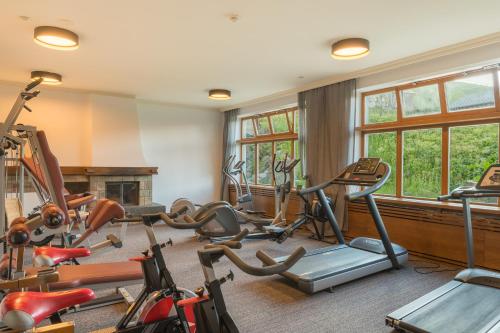 Alpenresort Walsertalにあるフィットネスセンターまたはフィットネス設備