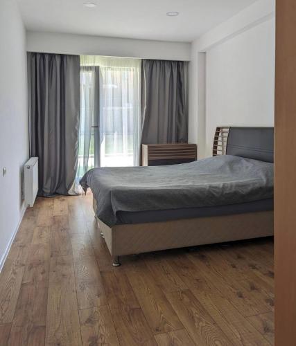 Katil atau katil-katil dalam bilik di Apartment in Greenlife Saburtalo