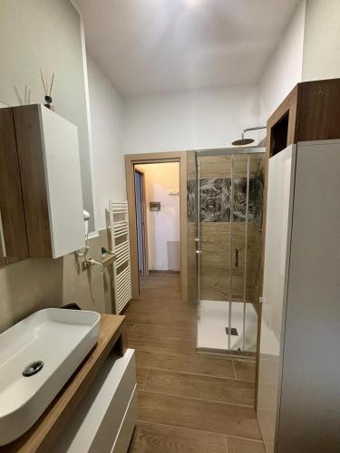 a bathroom with a white sink and a shower at Casa di Sara - Comfort, Privacy, Posizione in Zanica