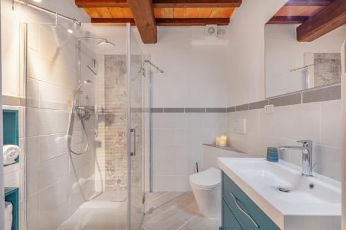 Un baño de Suflora - Thinker's Residence