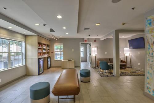 a lobby of a hospital with a waiting room at Alluxsuites at 1876, an Ascend Collection Hotel in Tallahassee