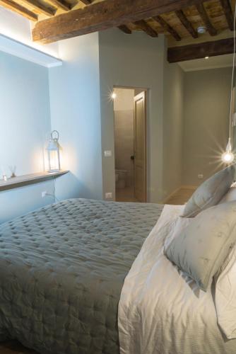 a bedroom with a large bed in a room at Acquerello in San Quirico dʼOrcia