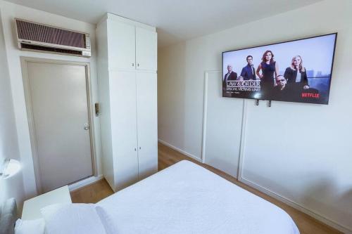 Μια τηλεόραση ή/και κέντρο ψυχαγωγίας στο City Studio with Netflix Premium 4K and Memory foam bed