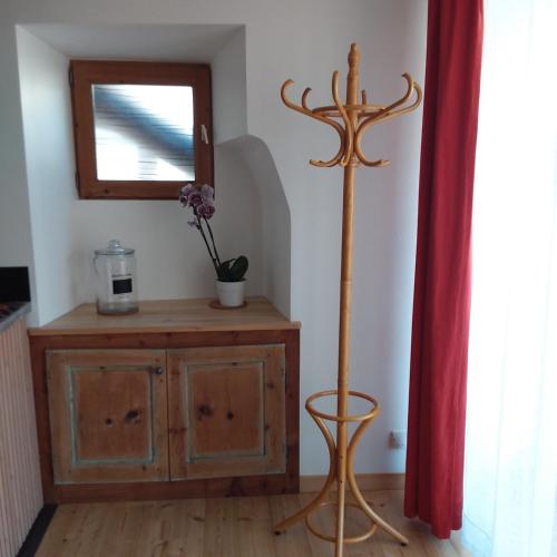 a room with a dresser with a mirror and a pole at Appartement dans maison de village in Crots