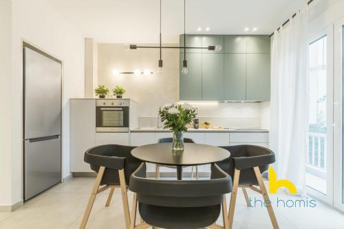 Stylish 2-BDR Apt in Centre of Athens By The Homis