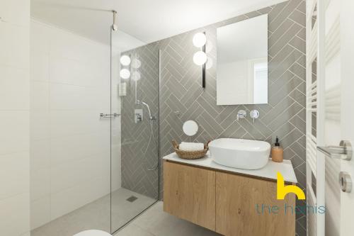 Stylish 2-BDR Apt in Centre of Athens By The Homis