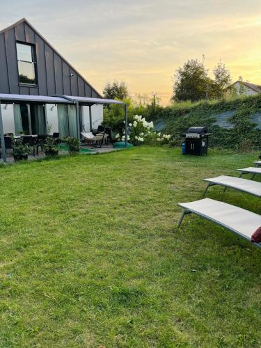 a group of benches sitting in the grass in front of a building at Szarów 414 in Szarów