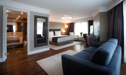 Кровать или кровати в номере Radisson Blu Hotel, Istanbul Sisli