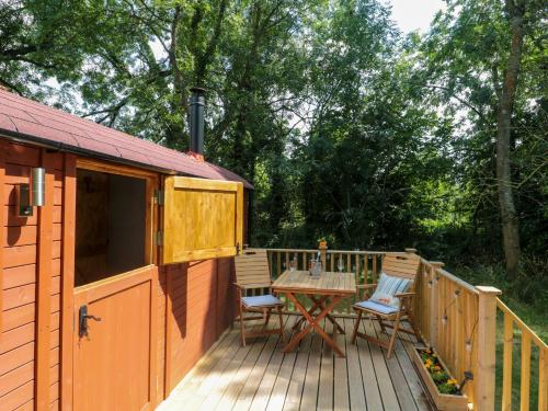 The Foxes Den Shepherds Hut photo 10
