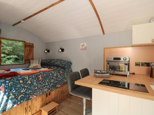 The Foxes Den Shepherds Hut photo 5