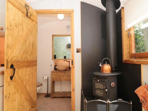 The Foxes Den Shepherds Hut photo 15