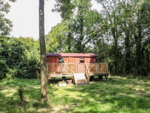 The Foxes Den Shepherds Hut photo 23