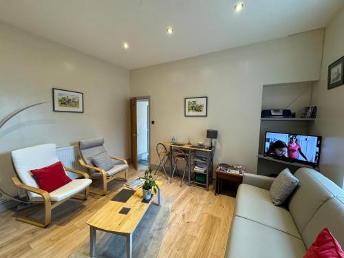 TV a/nebo společenská místnost v ubytování The Annex Keith Self Catering WiFi Private Parking bkng