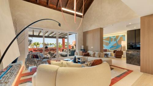 VACATION MARBELLA I The Signature Penthouse, Best Flat in Estepona, Sea View, Sauna, Communal and Indoor Pool, Gym, Private Heated Jacuzzi, Cutting-edge Amenities, High-End Renovation