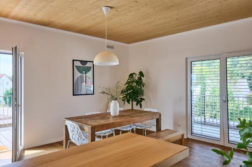 a dining room with a wooden table and chairs at PL-Apartments-Freising - The Penthouse - UrbanElegance in Freising