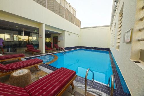 Bazén v ubytování Grand Villaggio Hotel Abu Dhabi nebo v jeho okolí
