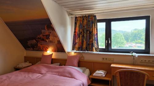 a bedroom with two beds and a window at Hotel Strand-Café in Roßbach