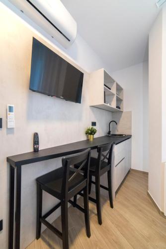 Mini Sleep & Go Room - Private Bathroom