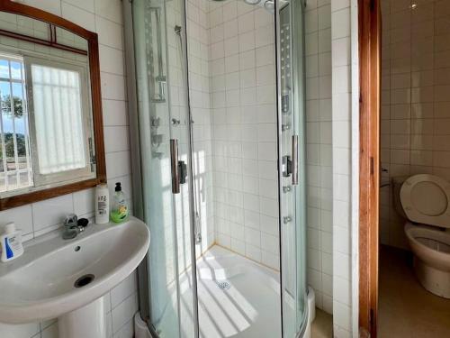 Bilik mandi di Chalet en Can Valls