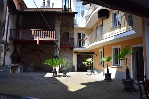 a courtyard with potted plants in a building at Casa Boff in Mendrisio