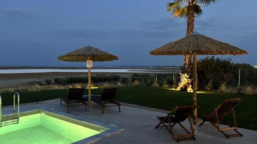 Flamingo View Suites & Villasの敷地内または近くにあるプール