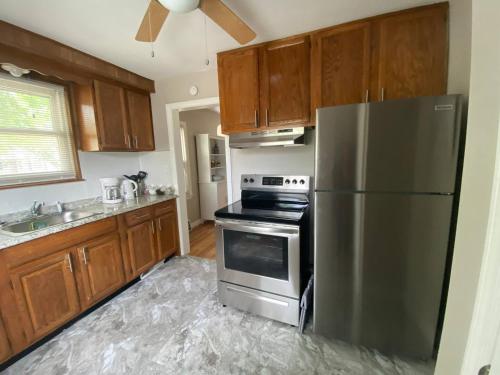 Φωτογραφία από το άλμπουμ του Cozy Home In Harper Woods 15min To Dwntn Detroit σε Harper Woods