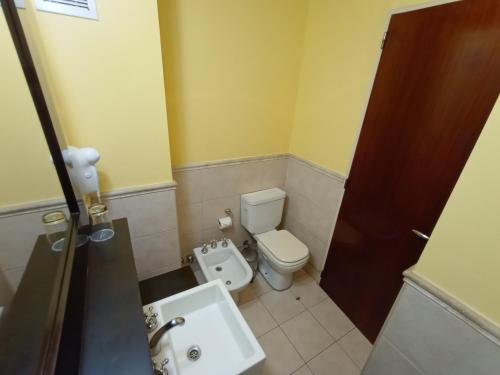 Ένα μπάνιο στο Ribera Sur Hotel
