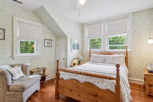 Katil atau katil-katil dalam bilik di Farmhouse Inn B&B