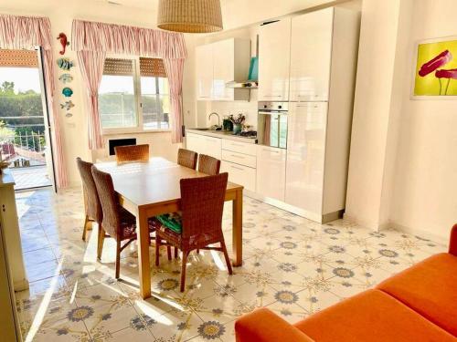 Kuchyň nebo kuchyňský kout v ubytování Casa Paestum a 2 passi dal mare