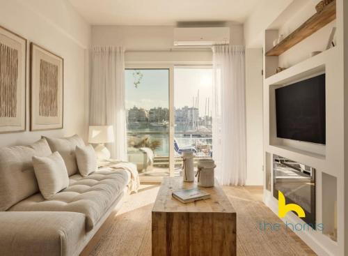 Marina View Haven - King Beds and Cosy Fireplace