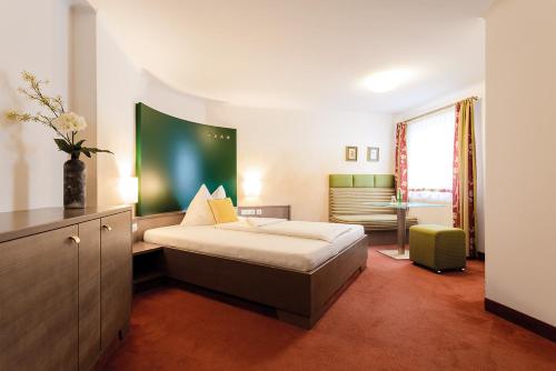 Postel nebo postele na pokoji v ubytování 1A Landhotel Schicklberg