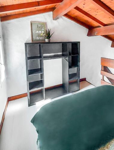 Katil atau katil-katil dalam bilik di Séjour ressourçant dans un cadre paisible et vert - Appartement 5