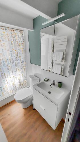 Bilik mandi di Séjour ressourçant dans un cadre paisible et vert - Appartement 5
