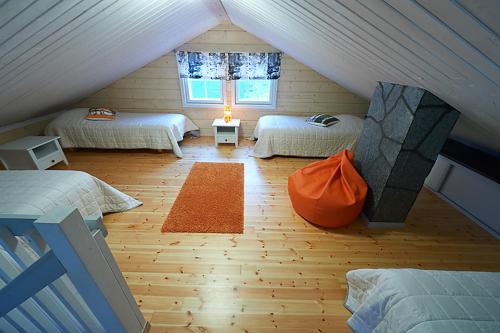 Ένα ή περισσότερα κρεβάτια σε δωμάτιο στο Koskikara Cottage