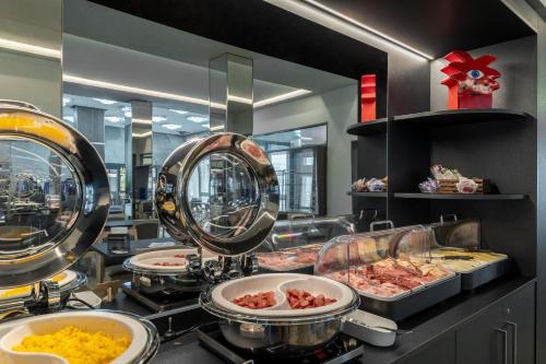 a buffet line with many different types of food at B&B Hotels Park Hotel Suisse Santa Margherita Ligure in Santa Margherita Ligure