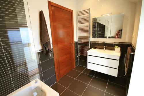a bathroom with a sink and a toilet and a mirror at Casa en Fontecova in Cuntis