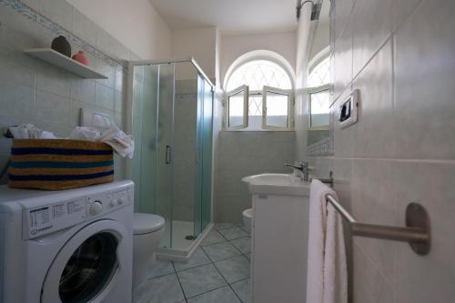a bathroom with a washing machine and a sink at Casa Vacanze Lantana in Ischia