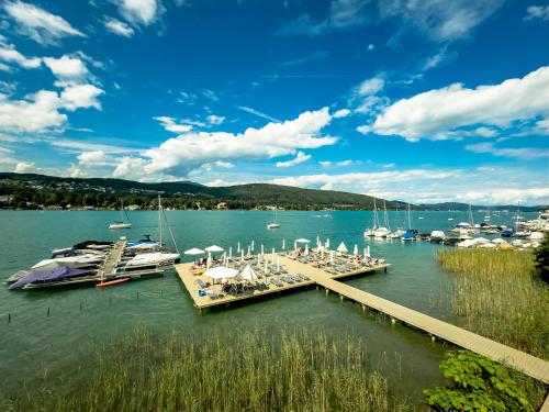 Lake view 2 Bedroom Apartment, Terrace, Private Lake Access