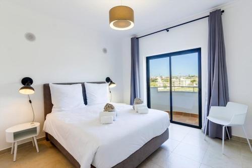Apt at Porto de Mós with pool